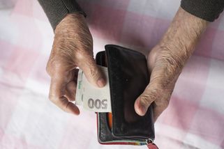 Když jsem odešla do penze, byla jsem nadšená. Vydrželo mi to měsíc, než došel první důchod - Médium.cz